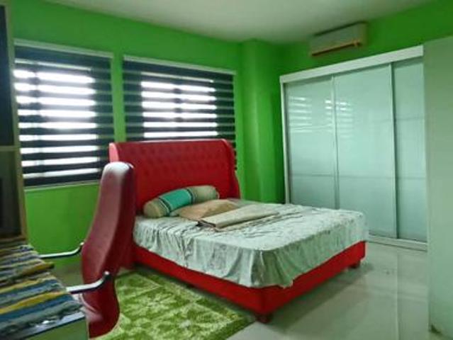 Corner lot house at Tmn Alam Megah S Alam