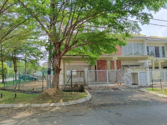 CORNER LOT HOUSE FOR SALE AT TAMAN SEMENYIH PARKLANDS, BERANANG, SEMENYIH SELANGOR