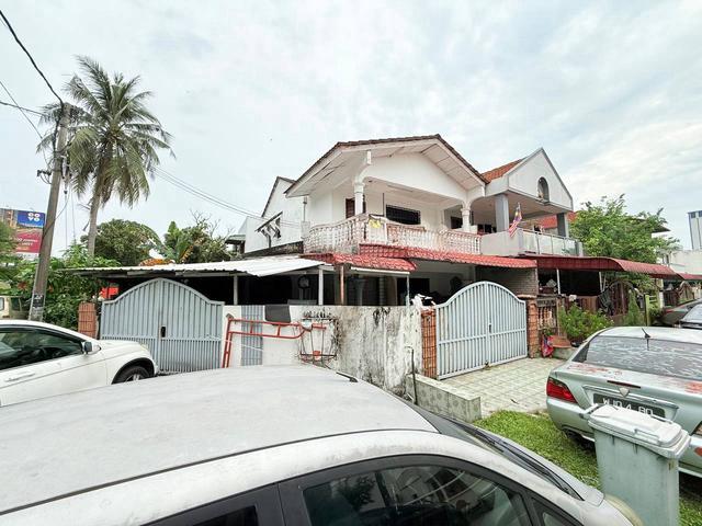 CORNER LOT Jalan Mawar Taman Puchong Perdana Terrace House