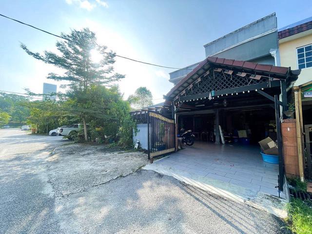 Corner Lot Jalan Limau Seksyen 4 Shah Alam 2 Storey Terrace RENOVATED