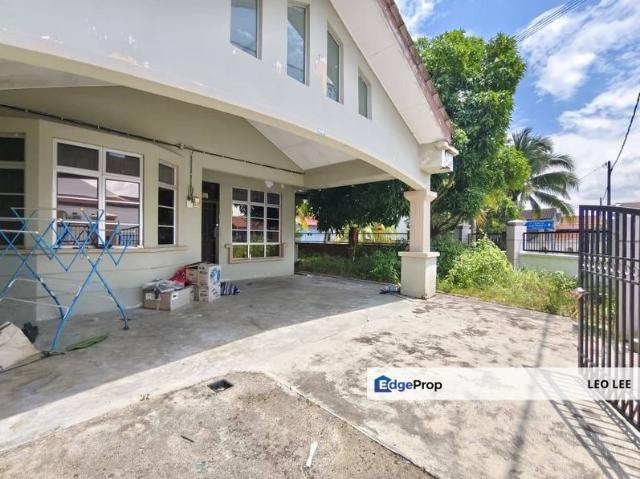 Corner Lot @ Jalan Terkukur, Bandar Putra Kulai, Kulai