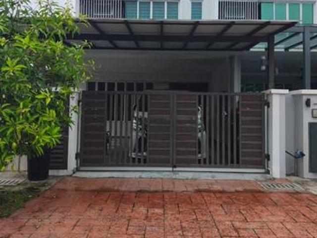 Corner Lot Putra heights