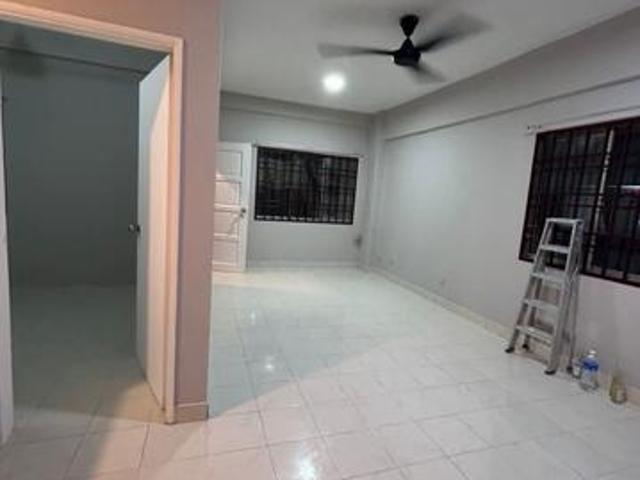 Corner Lot Pangsapuri Seri proton Kampung jawa 760sqft Nice unit for