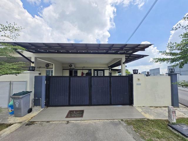 Corner Lot Rumah Teres Setingkat Taman Bakti YNS