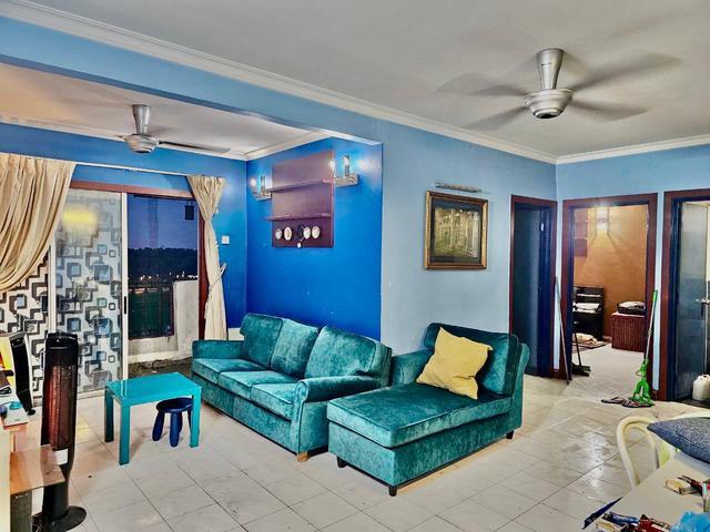 CORNER LOT RENOVATED 2 PARK Vista Pinggiran Apartment Seri Kembangan