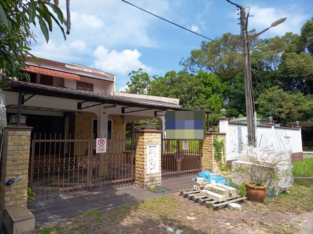 CORNER LOT RENOVATED 3229ft Double Storey House Seksyen 4 Bangi