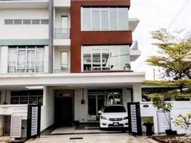 Corner Lot Renovated Triple Storey Taman Suria Warisan KLIA Sepang