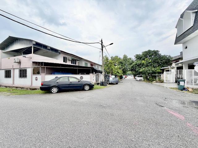 Corner Lot Renovated with approval Taman Semarak Kajang
