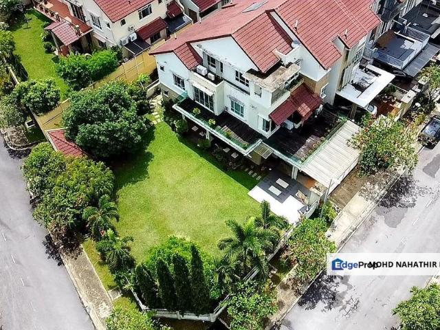 Corner Lot Superlink, Facing Open With Spacious Land