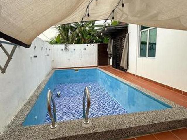 CORNER LOT SWIMMING POOL Semi D satu tingkatSalak Tinggi Sepang