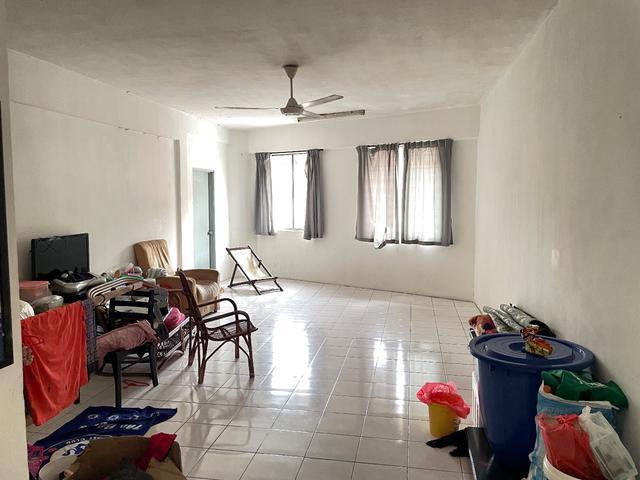 Corner lot Shop apartments taman kasturi cheras balakong batu11 c180