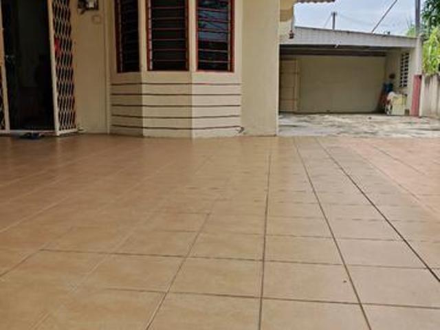 Corner Lot Single Storey at Tmn Puteri Gunung near C MartIconic Point