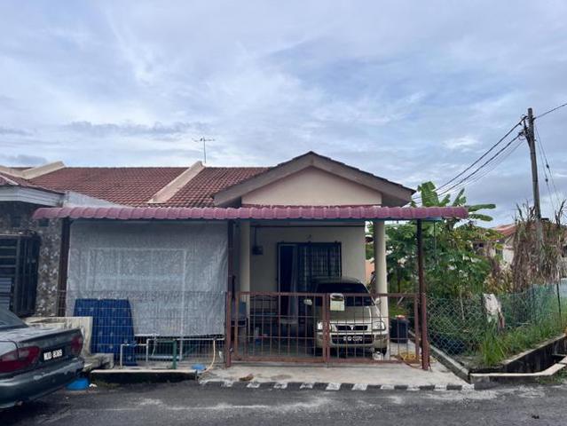 Corner lot single storey taman Gambang damai