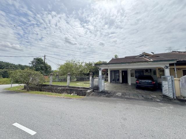 CORNER LOT Single storey taman desa vista sepang