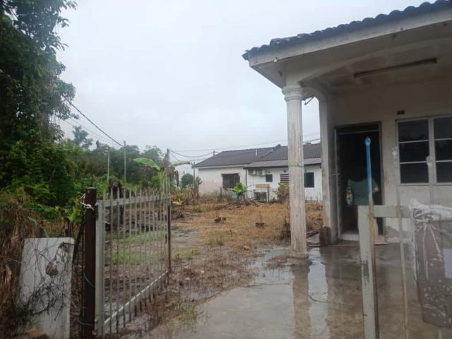 Corner lot Single Storey Terrace House