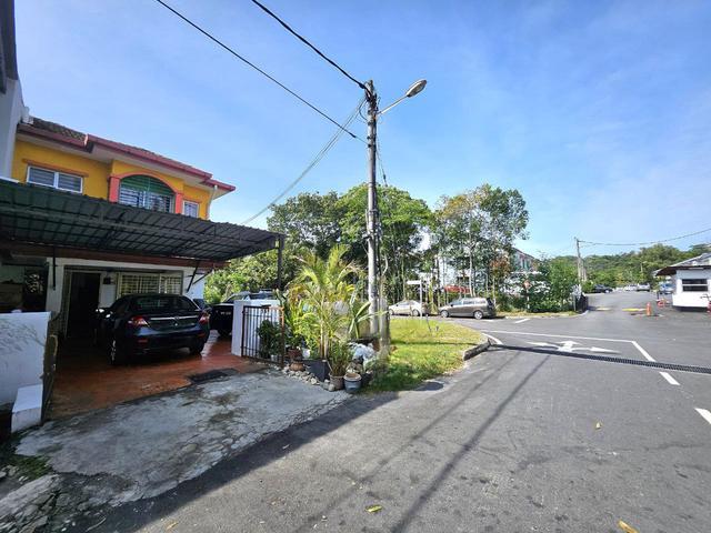Corner Lot Taman Lestari Putra LEP1