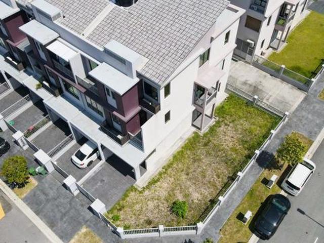 CORNER LOT Townhouse Ground Floor The Strata Bandar Puteri Bangi