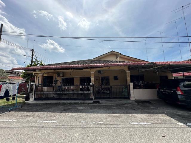 Corner Lot 1tgkt Full RENO Jalan SAkeh Taman Sakeh Baru Pesta Muar