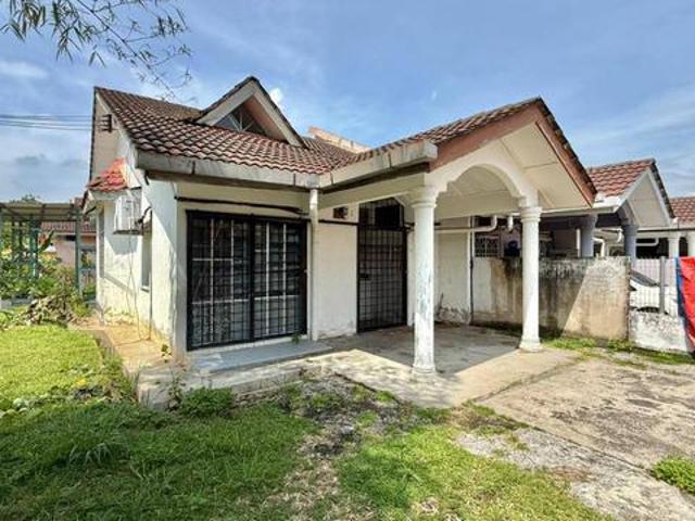 CORNER LOT 1storey Terrace House Seksyen 5 Bangi