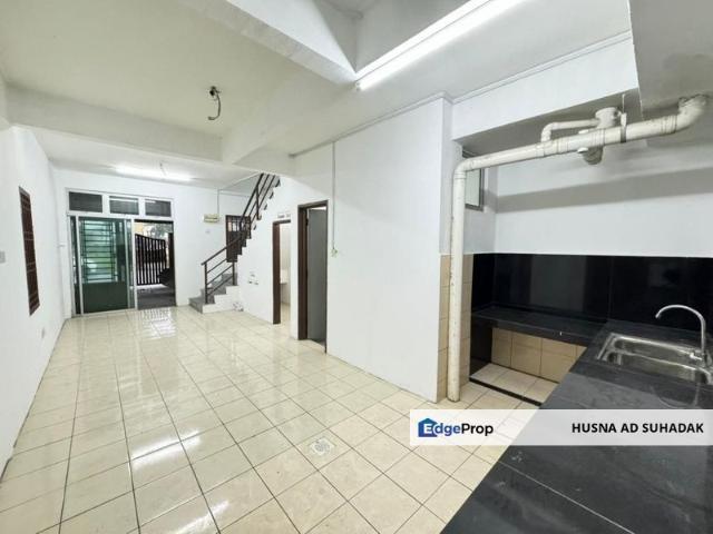 CORNER LOT 2.5 Storey Jalan Bayan, Taman Megah Ria, Masai