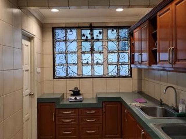 Corner lot 2 storey house Bandar Puchong Jaya for rent