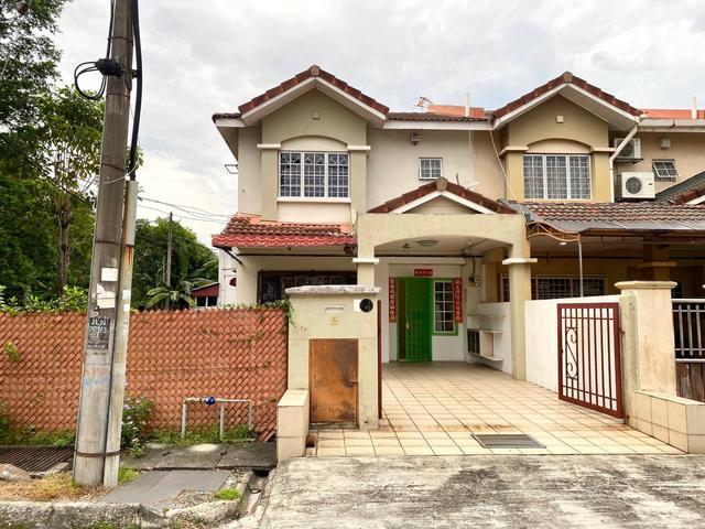 CORNER LOT 2 Storey Taman Putra Prima Puchong