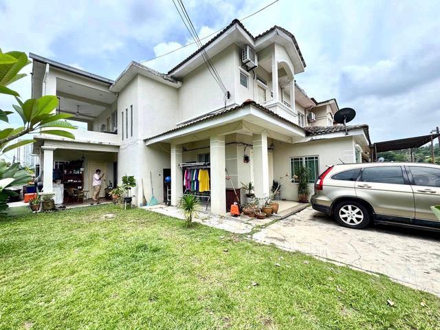 CORNER LOT 2 Storey Terrace House Taman Equine Seri Kembangan