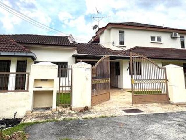 Corner Lot 2 Storey Terrace houseextended Roomcovered car porch