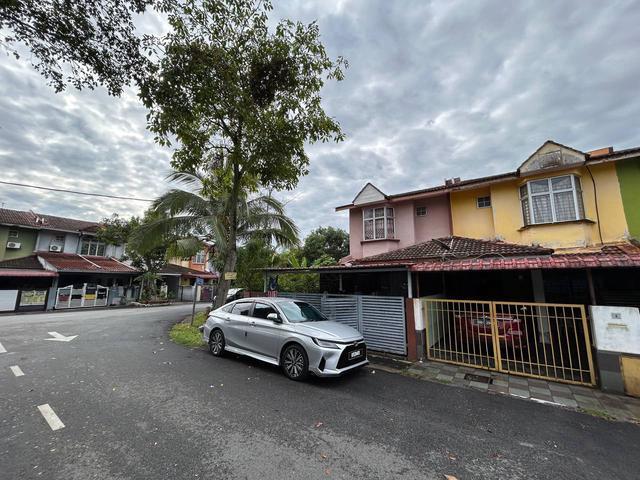 Corner Lot 2 Storey Terrace Taman Dahlia Sepang for Sale
