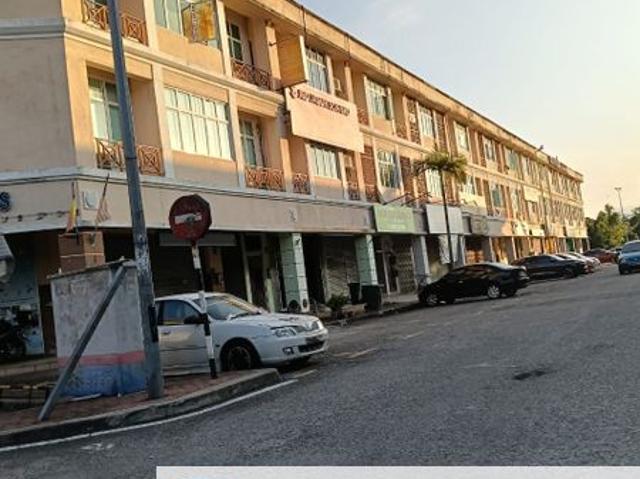 Corner lot 3 Storey shoplot Pusat perniagaan sungai jelok kajang for sale
