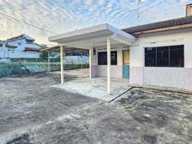 CORNER LOT 42x70 Johor Jaya Jalan Anggerik Single Storey Permas Jaya