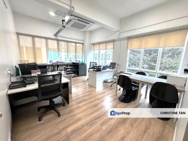 Corner Lot 4 Storey With Lift @ Petaling Jaya