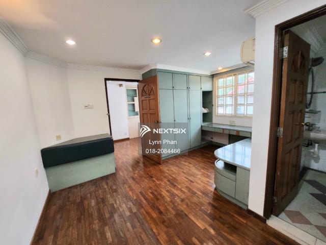 Corner Lot 6 Bedrooms 5 Bathrooms Land Tenure: 99 Year Leasehold Lease Commenced: 2019