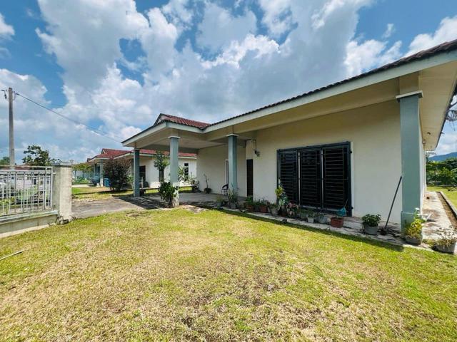 CORNER LOTBungalow Seri Impian Kluang Tanah luas8l 8 sqft