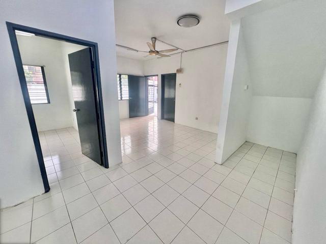 CORNER LOTGROUND FLOOR Townhouse Desa Coalfields Sungai Buloh