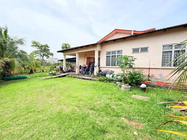 CHEAPEST CORNER LOT Single Storey Semi D House Taman Arked Dengkil