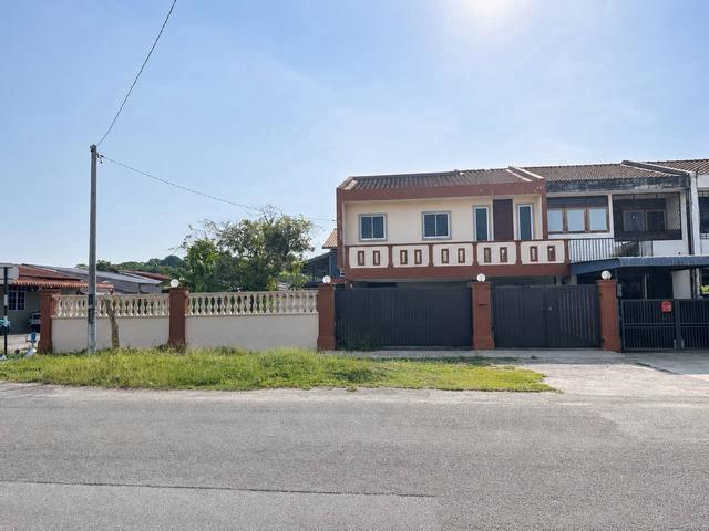 CORNER LOTFULLY RENOVATEDBIG LANDDouble Storey TerraceTaman Koskam