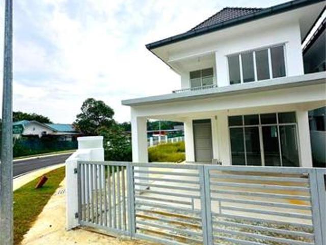 CORNER Laman Sutera 2 Sty House Seksyen U15 Shah Alam MORE PARKING