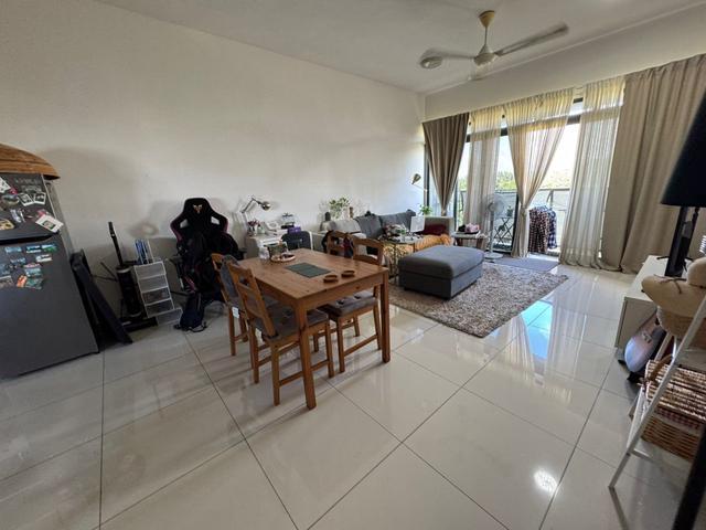 Corner Mirage By The Lake With Balcony In Eclipse Verdi Eco Cyberjaya