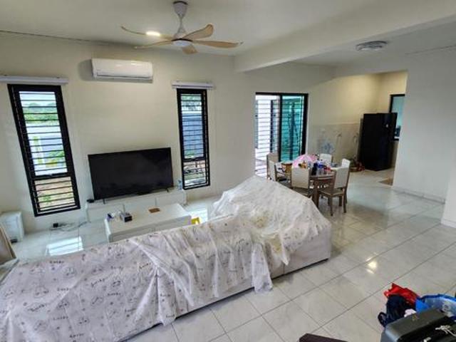 Bukit Indah Chinese Hot Area with fully Extended Plus Fully Furnished
