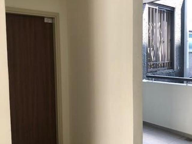 Corner Semi Furnish High floor Ara Damansara Perla LRT