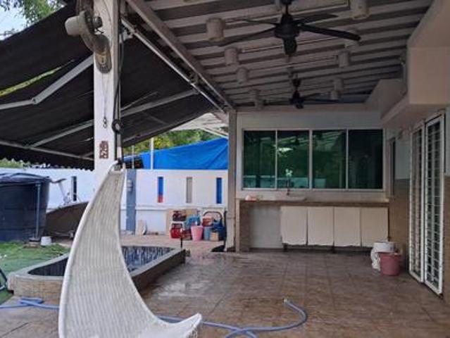 Corner SemiD house