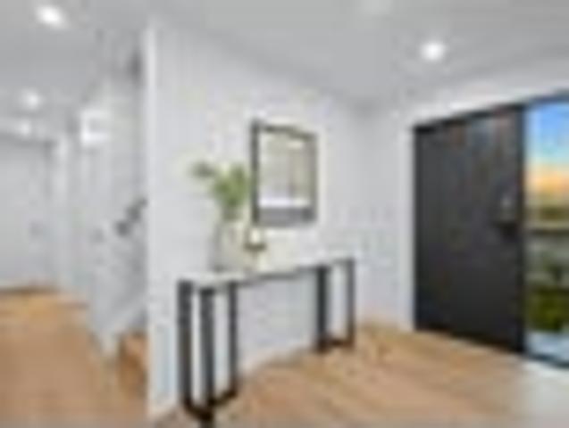Corner Site Family Home with Flexibility