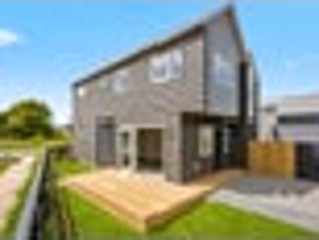 Corner Site Home with Extra Car Parks
