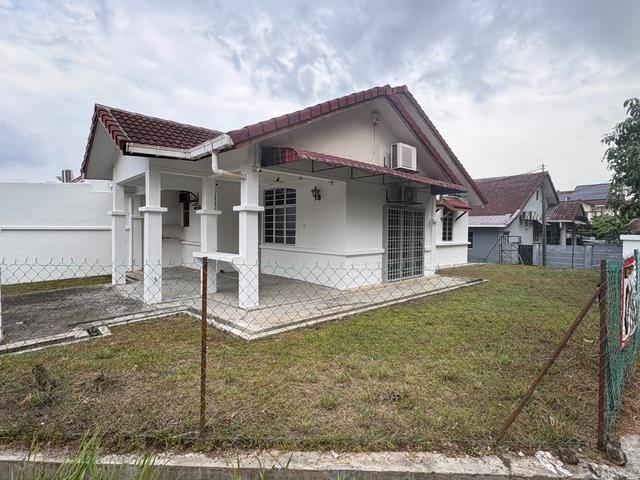 CORNER Single Storey House Bandar Putra Permai Taman Equine MRT