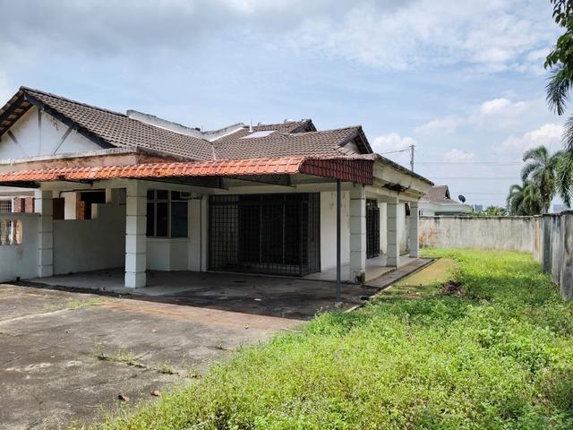 Corner Super big land single storey