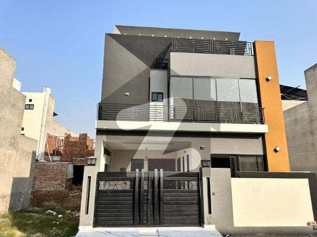 Corner Super Main Boulevard 9 Marla Brand New Triple Storey House Available For Sale In Manik Block