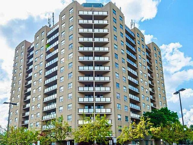 Corner Penthouse Unit Westney Rd N And Kingston Rd
