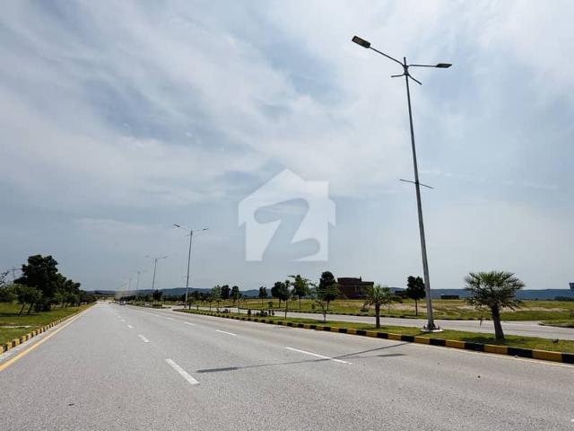 Corner Plot For Sale In Block B, 17 | Prime Spot, Solid Land, Best Price
