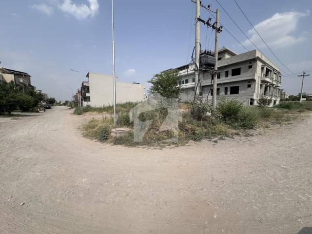 Corner Plot For Sale In C17